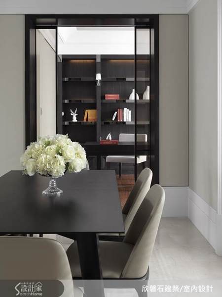 位於台中市文心森林公園第一排的75坪新成屋，設計師以